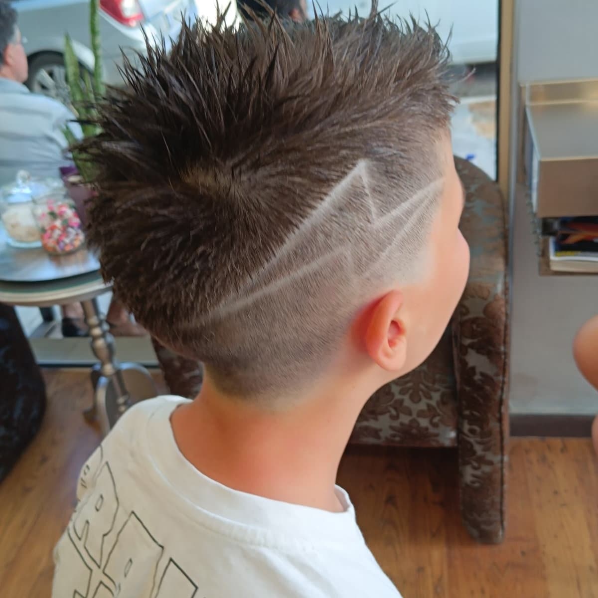 Art Hair Dimitra | &Kappa;&omicron;&mu;&mu;&omega;&tau;ή&rho;&iota;&omicron; & Barber &Kappa;&alpha;&lambda;&alpha;&mu;ά&tau;&alpha;