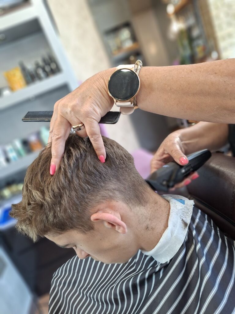 Art Hair Dimitra | &Kappa;&omicron;&mu;&mu;&omega;&tau;ή&rho;&iota;&omicron; & Barber &Kappa;&alpha;&lambda;&alpha;&mu;ά&tau;&alpha;
